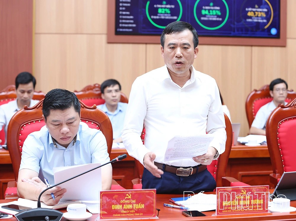 Lãnh đạo Sở Khoa học và Công nghệ trình bày báo cáo kết quả triển khai các nhiệm vụ trọng tâm. Lãnh đạo Sở Khoa học và Công nghệ trình bày báo cáo kết quả triển khai các nhiệm vụ trọng tâm.