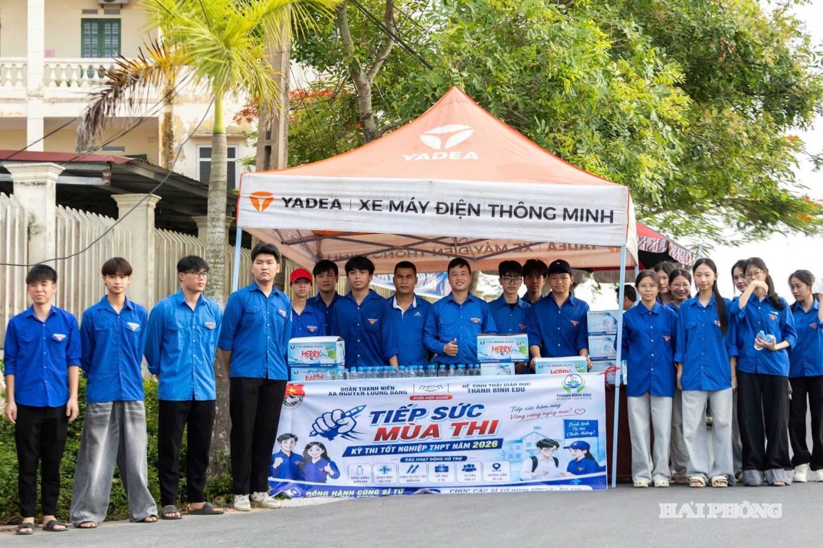 Đông đảo tình nguyện viên sẵn sàng hỗ trợ các em học sinh và phụ huynh trong kỳ thi tốt nghiệp THPT năm 2026. Đông đảo tình nguyện viên sẵn sàng hỗ trợ các em học sinh và phụ huynh trong kỳ thi tốt nghiệp THPT năm 2026.