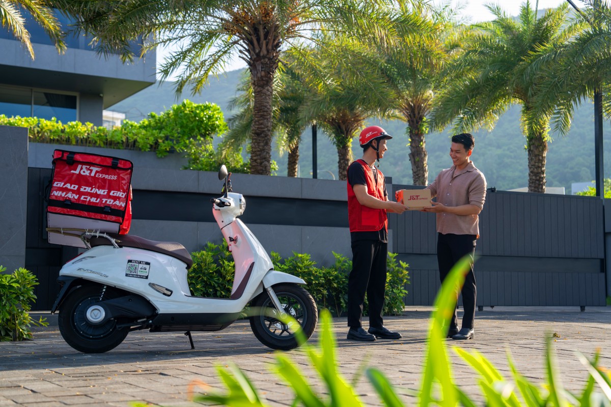 Sinh viên săn ưu đãi gửi hàng khi về quê nghỉ hè