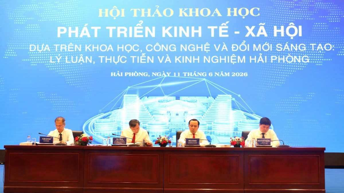 Phiên điều hành thứ nhất tại Hội thảo. Phiên điều hành thứ nhất tại Hội thảo.