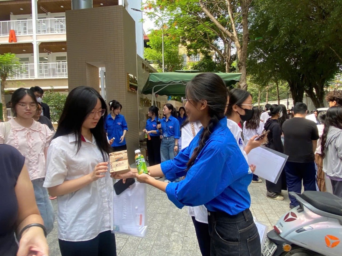Tiếp sức mùa thi 2026: Huy động gần 5 tỷ đồng hỗ trợ thí sinh tại 750 điểm thi trên cả nước