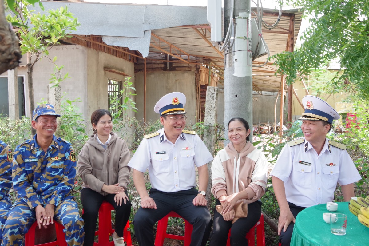 Những ngôi nhà nghĩa tình từ tấm lòng người lính Hải quân Những ngôi nhà nghĩa tình từ tấm lòng người lính Hải quân