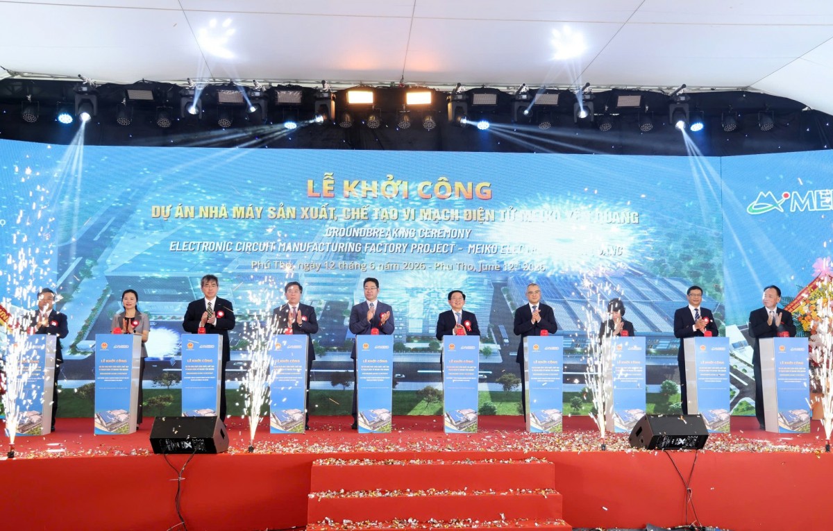 Phó Thủ tướng và các đại biểu thực hiện nghi thức khởi công Nhà máy sản xuất, chế tạo vi mạch điện tử Meiko Yên Quang. Phó Thủ tướng và các đại biểu thực hiện nghi thức khởi công Nhà máy sản xuất, chế tạo vi mạch điện tử Meiko Yên Quang.