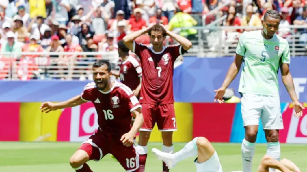 Qatar giành điểm số đầu tiên trong lịch sử các kì World Cup của nước này Qatar giành điểm số đầu tiên trong lịch sử các kì World Cup của nước này