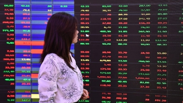 Chứng khoán hôm nay 19/6: VN-Index giảm gần 6 điểm, cổ phiếu ngân hàng chịu áp lực