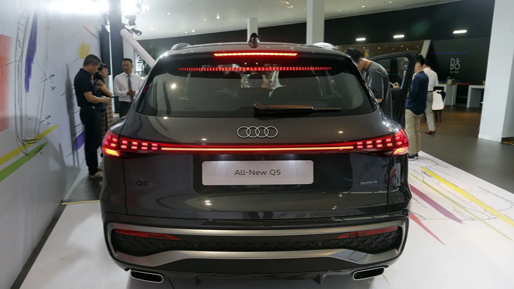 Audi Q5 sử dụng động cơ xăng 2.0L TFSI bốn xi-lanh tăng áp. Ảnh: Việt Hưng