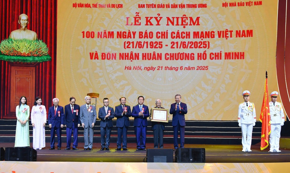 Ghi nhận những cống hiến to lớn cho sự nghiệp cách mạng của Đảng, vì lợi ích dân tộc, thay mặt lãnh đạo Đảng, Nhà nước, Tổng Bí thư Tô Lâm đã trao Huân chương Hồ Chí Minh lần thứ hai cho Báo chí cách mạng Việt Nam vào dịp kỷ niệm 100 năm Ngày Báo chí cách mạng Việt Nam.