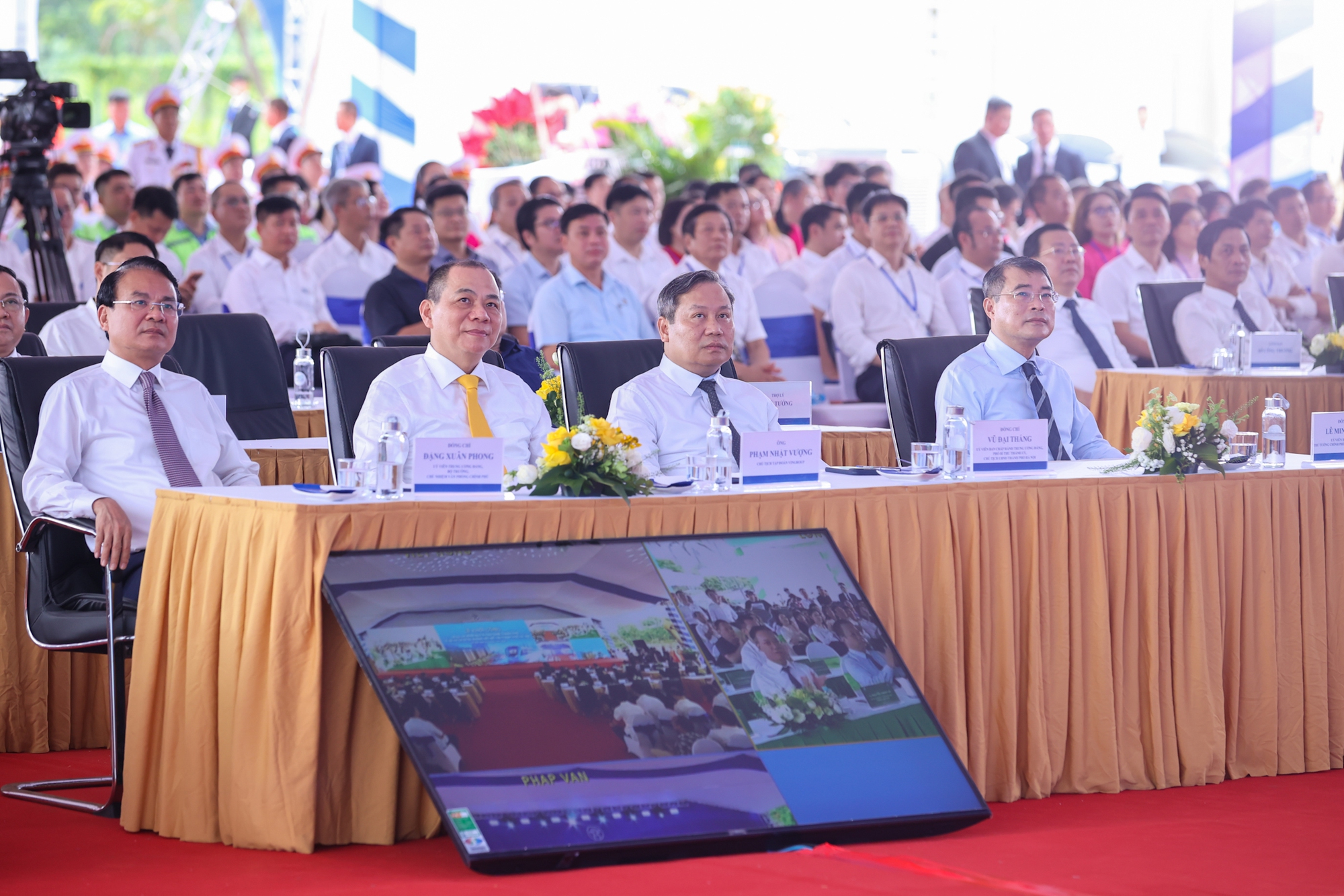 Thủ tướng dự lễ khởi công 5 tuyến đường sắt, 3 dự án nhà ở cho thuê tại Hà Nội với tổng vốn hơn 1,3 triệu tỷ đồng- Ảnh 3.