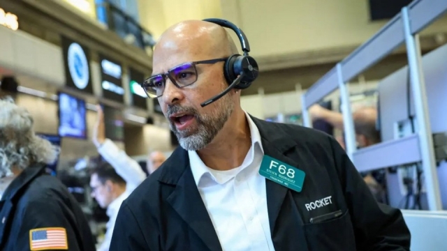 Nasdaq futures lao dốc, làn sóng bán tháo công nghệ phủ khắp toàn cầu
