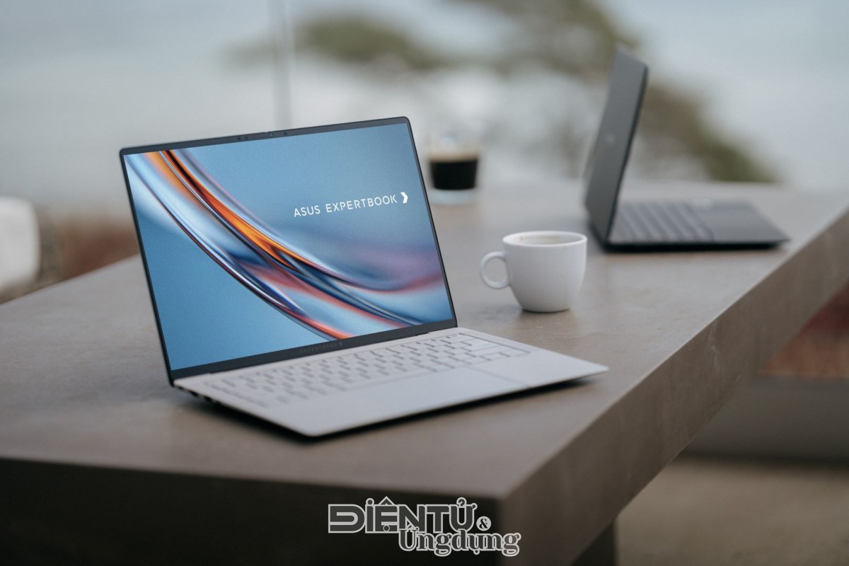 Cận cảnh ExpertBook Ultra