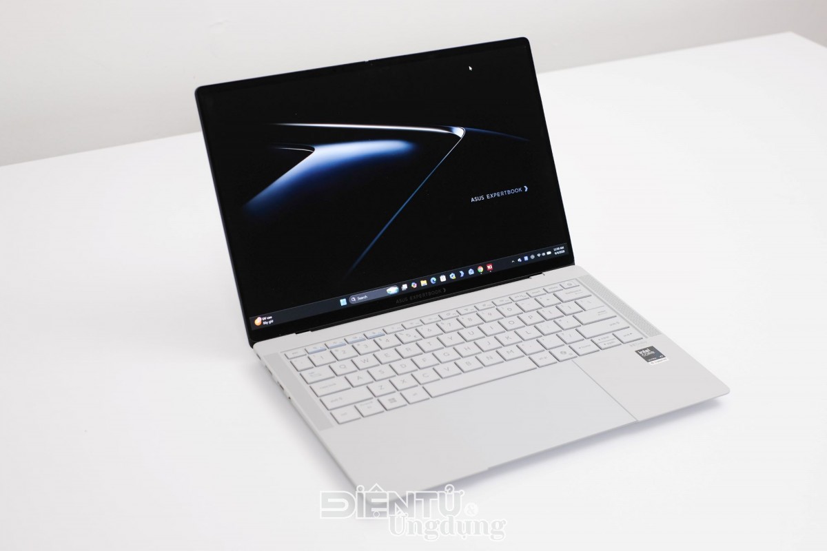 Cận cảnh ExpertBook Ultra