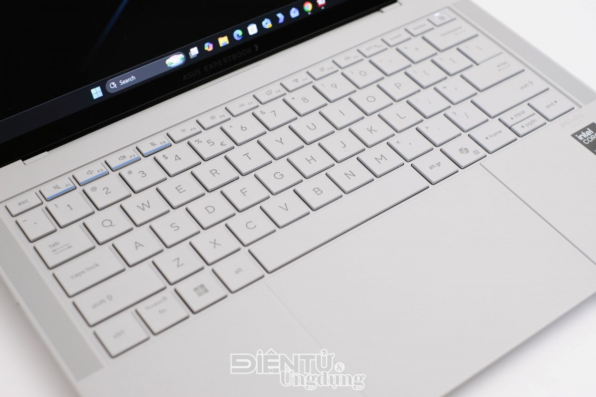 Cận cảnh ExpertBook Ultra
