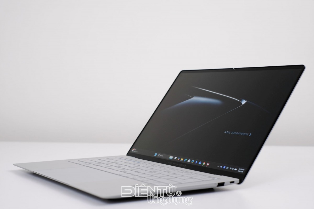 Cận cảnh ExpertBook Ultra