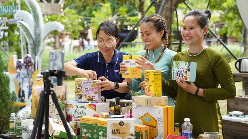Luật Thương mại điện tử có hiệu lực, định danh người bán bằng VNeID