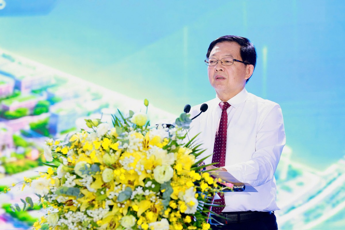 hó Thủ tướng Chính phủ Hồ Quốc Dũng phát biểu chỉ đạo và tin tưởng Khu công nghệ số tập trung Yên Bình sẽ trở thành khu công nghệ số kiểu mẫu của đất nước.
