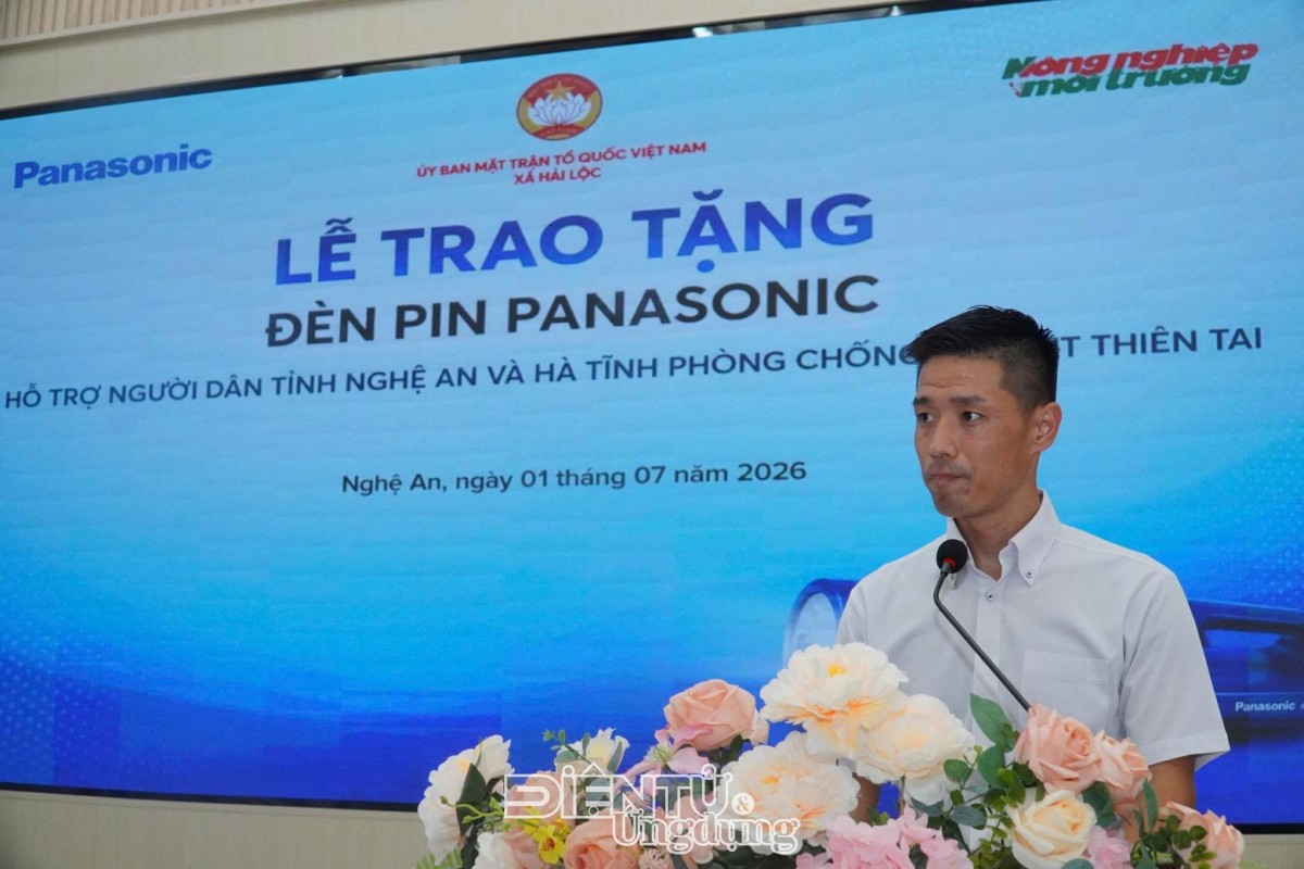 Panasonic trao tặng 1.000 đèn pin cho người dân hai tỉnh Nghệ An và Hà Tĩnh