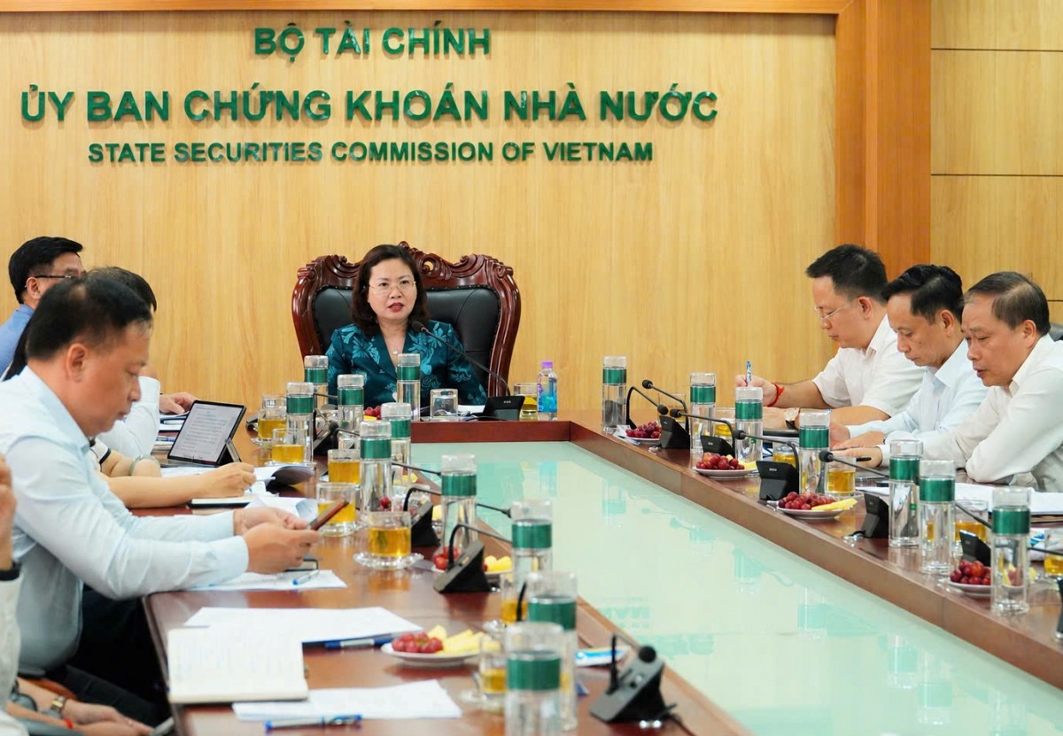 Ủy ban Chứng khoán Nhà nước tổ chức Sơ kết công tác chỉ đạo điều hành 6 tháng đầu năm và triển khai nhiệm vụ 6 tháng cuối năm 2026 Ủy ban Chứng khoán Nhà nước tổ chức Sơ kết công tác chỉ đạo điều hành 6 tháng đầu năm và triển khai nhiệm vụ 6 tháng cuối năm 2026