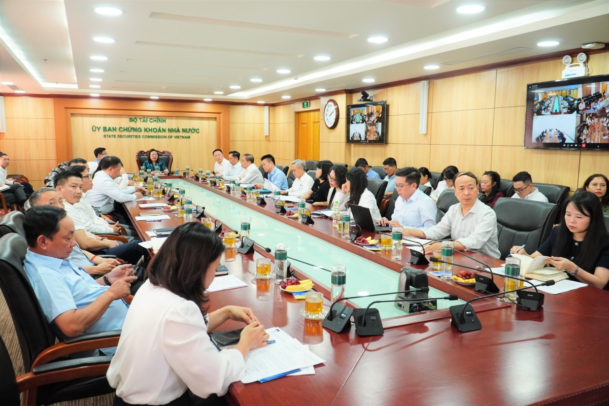 Ủy ban Chứng khoán Nhà nước tổ chức Sơ kết công tác chỉ đạo điều hành 6 tháng đầu năm và triển khai nhiệm vụ 6 tháng cuối năm 2026 Ủy ban Chứng khoán Nhà nước tổ chức Sơ kết công tác chỉ đạo điều hành 6 tháng đầu năm và triển khai nhiệm vụ 6 tháng cuối năm 2026