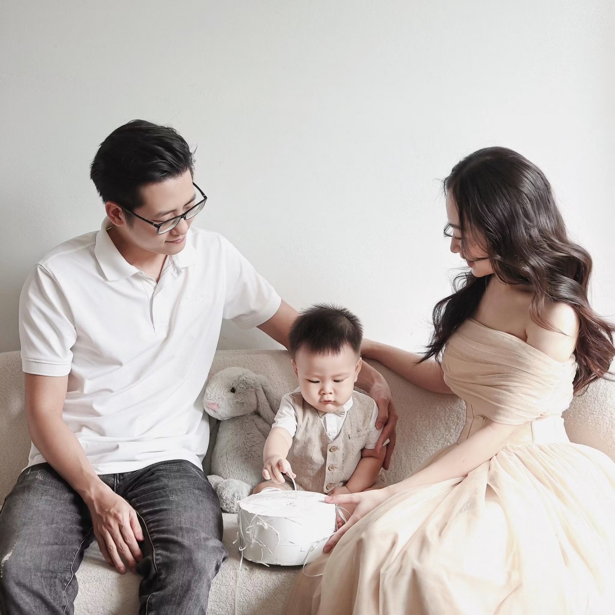 Hệ giá trị gia đình (ấm no, hạnh phúc, tiến bộ, văn minh) là môi trường đầu tiên hình thành và nuôi dưỡng nhân cách con người Hệ giá trị gia đình (ấm no, hạnh phúc, tiến bộ, văn minh) là môi trường đầu tiên hình thành và nuôi dưỡng nhân cách con người