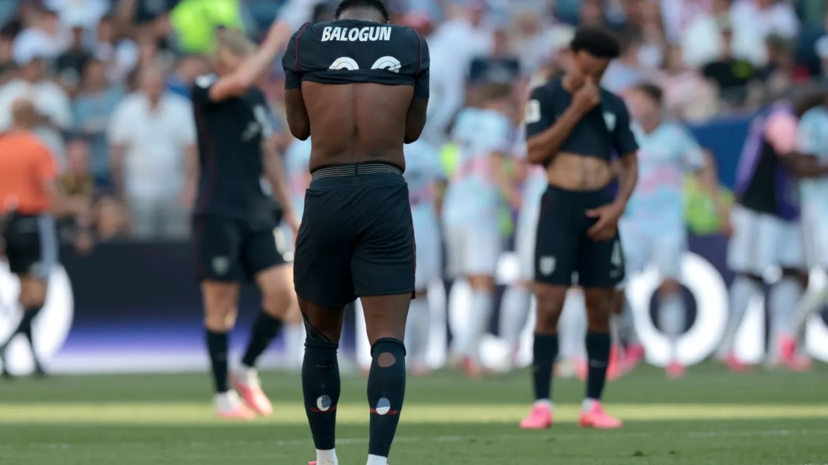 Mỹ rời World Cup sau tranh cãi Trump gọi điện cho FIFA Mỹ rời World Cup sau tranh cãi Trump gọi điện cho FIFA
