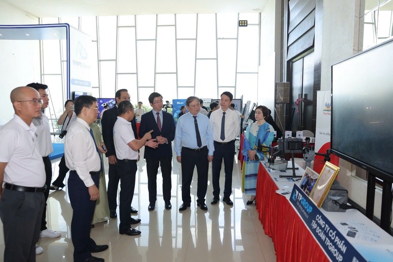 Doanh nghiệp số Việt Nam ứng dụng công nghệ trong hành lang pháp lý mới 2026