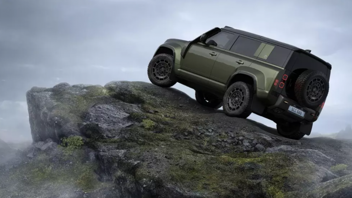Land Rover điều chỉnh động cơ trên Defender 2027. Ảnh: Land Rover.
