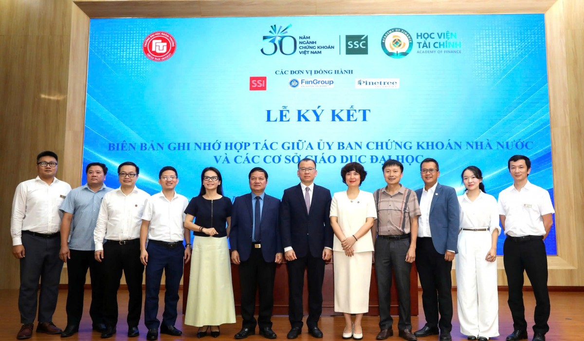 Lễ ký Biên bản ghi nhớ hợp tác giữa Ủy ban Chứng khoán Nhà nước và các cơ sở giáo dục Đại học