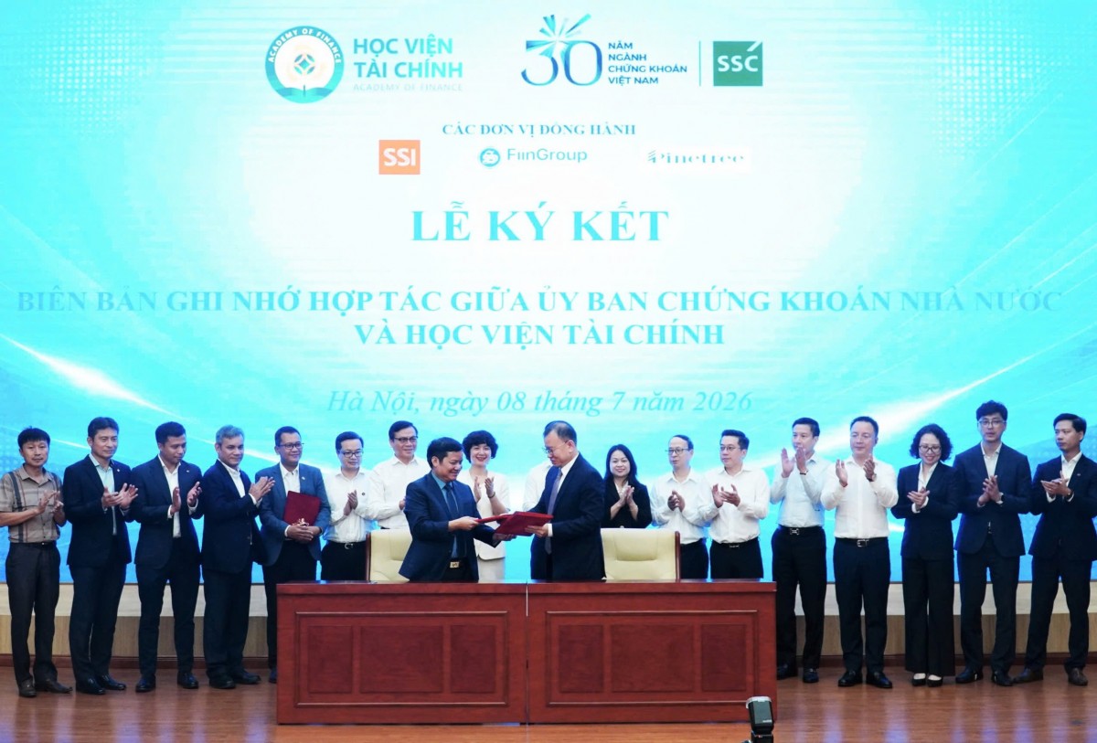 Lễ ký Biên bản ghi nhớ hợp tác giữa Ủy ban Chứng khoán Nhà nước và các cơ sở giáo dục Đại học