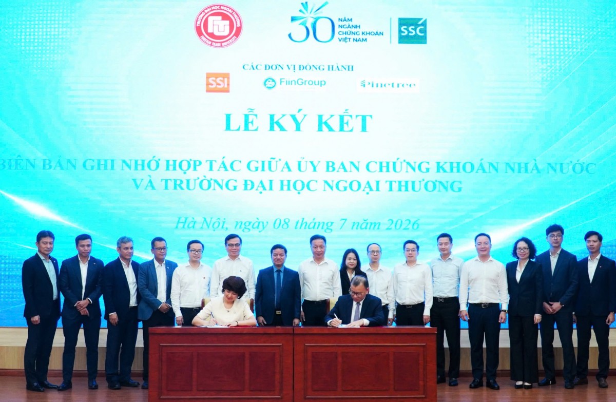 Lễ ký Biên bản ghi nhớ hợp tác giữa Ủy ban Chứng khoán Nhà nước và các cơ sở giáo dục Đại học