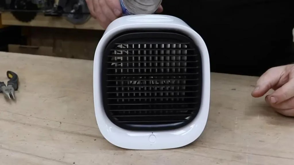 Sự thật quảng cáo điều hòa mini làm mát phòng trong 90 giây