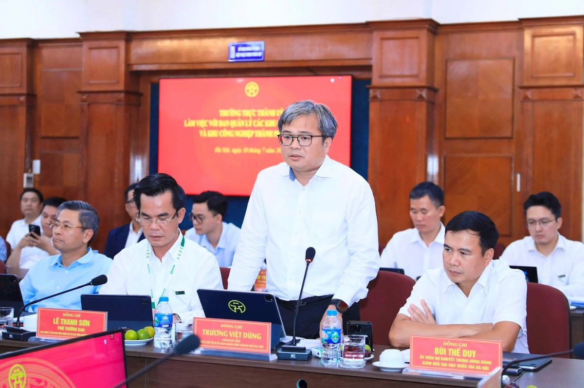 Phó Chủ tịch UBND thành phố Trương Việt Dũng phát biểu tại buổi làm việc. 