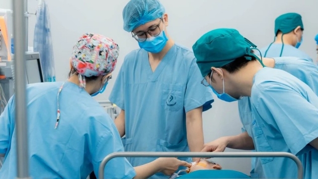 Bệnh viện Nhi Hà Nội cấy điện cực ốc tai thành công, mở cơ hội nghe cho trẻ điếc bẩm sinh