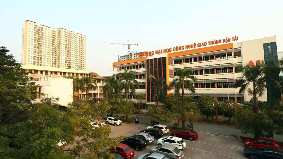 Thí sinh tra cứu điểm sàn Đại học Công nghệ Giao thông vận tải năm 2026 trên hệ thống tuyển sinh