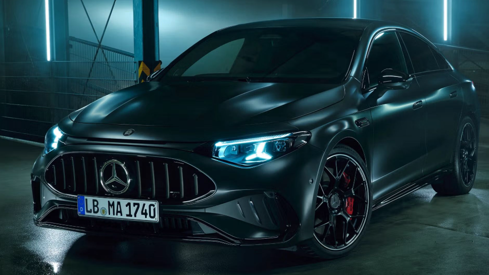 Mercedes-AMG CLA 45 4MATIC+2027: sedan 680 mã lực, chạy 670 km/lần sạc