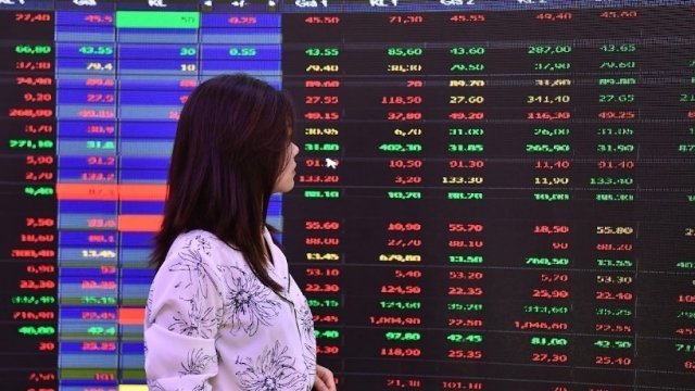 Chứng khoán hôm nay 15/7: VN-Index thủng mốc 1.800 điểm, khối ngoại xả gần 1.000 tỷ