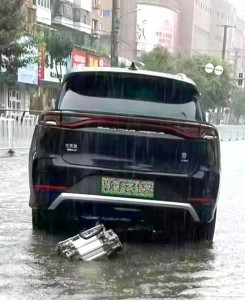 BYD Tang rơi động cơ khi lội nước, hãng khẳng định do va chạm