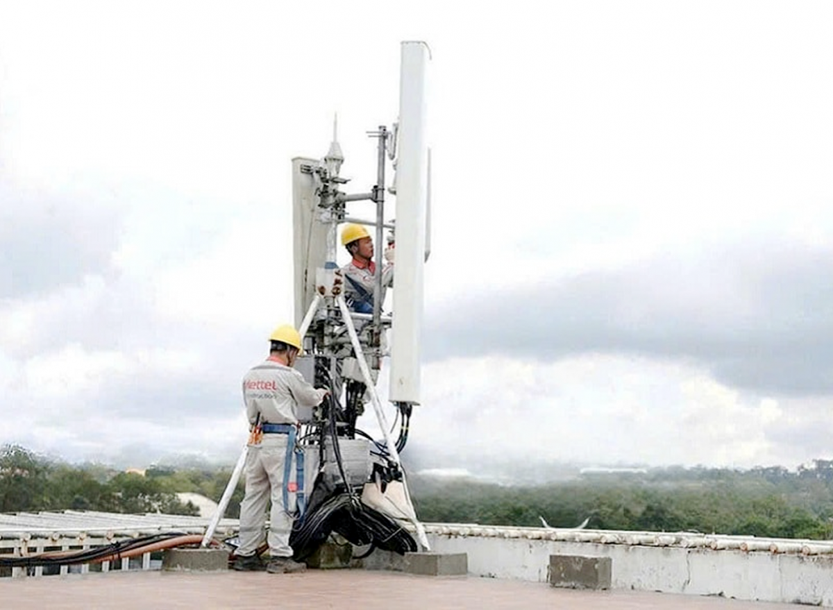 Viettel Hưng Yên lắp đặt các trạm phát sóng 5G tại Khu công nghiệp Liên Hà Thái.