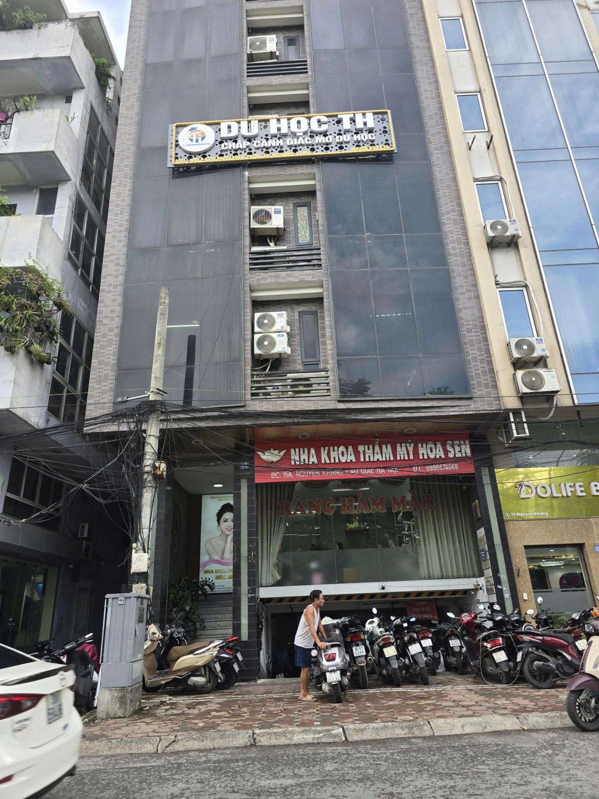 biển hiệu hoặc dấu hiệu nhận diện mang tên Công ty Cổ phần Mỹ phẩm Quốc tế OME. 