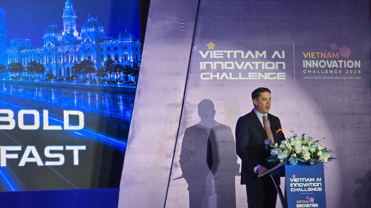 Ông Benjamin Embury, Tham tán Kinh tế Đại sứ quán Hoa Kỳ tại Hà Nội.