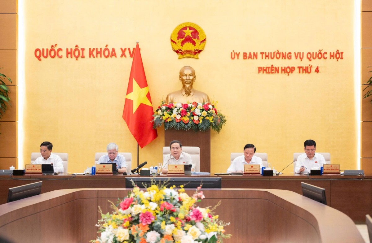 Chủ tịch Quốc hội Trần Thanh Mẫn chủ trì Phiên họp. Chủ tịch Quốc hội Trần Thanh Mẫn chủ trì Phiên họp.