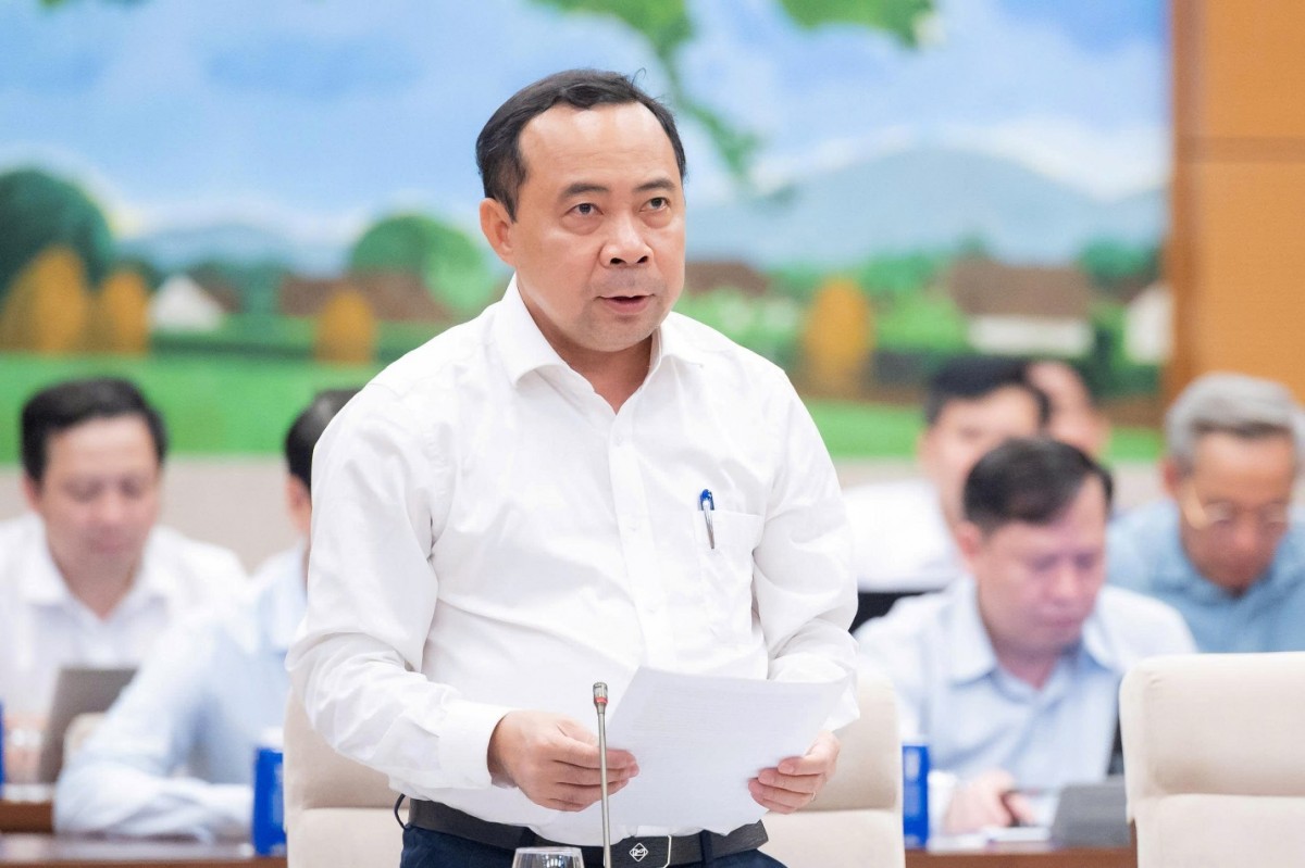 Bộ trưởng Vũ Hải Quân trình bày Tờ trình của Chính phủ về dự án Luật Bưu chính (sửa đổi). Bộ trưởng Vũ Hải Quân trình bày Tờ trình của Chính phủ về dự án Luật Bưu chính (sửa đổi).