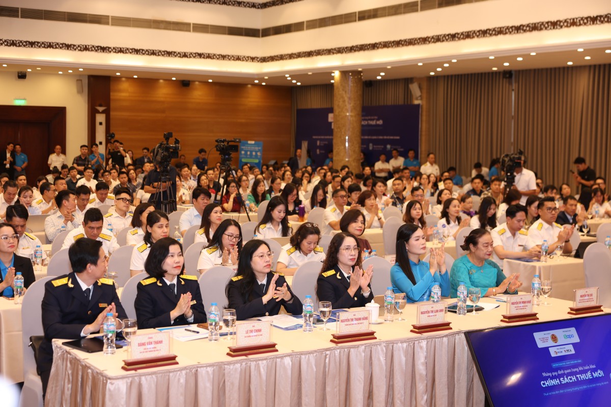 Chuyển tư duy từ quản lý hành chính sang phục vụ, hỗ trợ và đồng hành với người nộp thuế Chuyển tư duy từ quản lý hành chính sang phục vụ, hỗ trợ và đồng hành với người nộp thuế