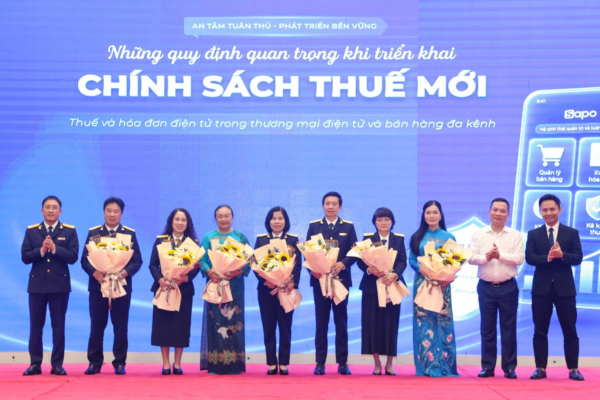Chuyển tư duy từ quản lý hành chính sang phục vụ, hỗ trợ và đồng hành với người nộp thuế Chuyển tư duy từ quản lý hành chính sang phục vụ, hỗ trợ và đồng hành với người nộp thuế