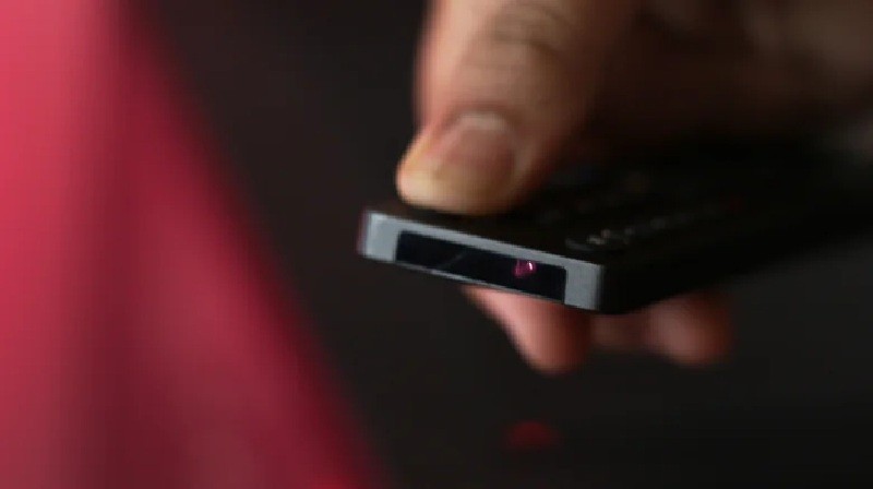Vì sao hồng ngoại vẫn 'sống' trên điều khiển TV Điều khiển TV hồng ngoại