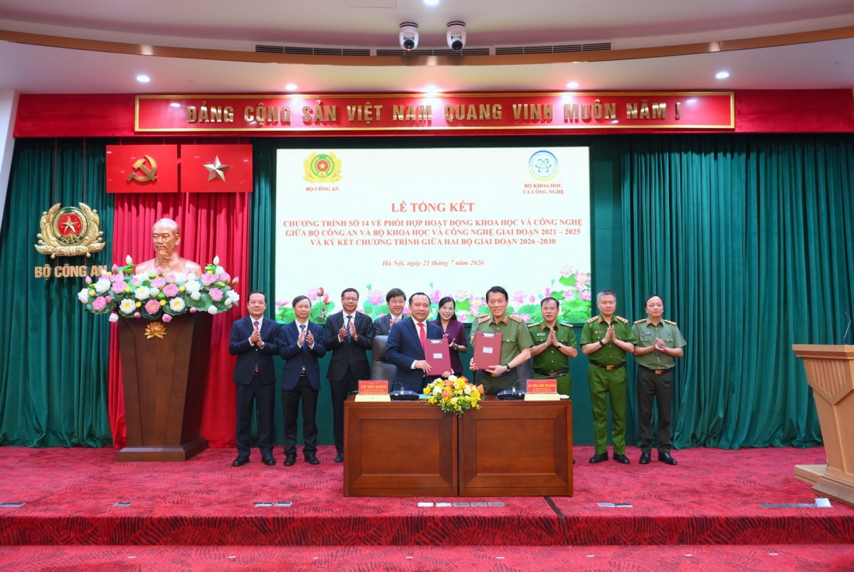 Bộ trưởng Lương Tam Quang và Bộ trưởng Vũ Hải Quân ký kết Chương trình phối hợp giữa Bộ Công an và Bộ KH&CN giai đoạn 2026 - 2030. Bộ trưởng Lương Tam Quang và Bộ trưởng Vũ Hải Quân ký kết Chương trình phối hợp giữa Bộ Công an và Bộ KH&CN giai đoạn 2026 - 2030.