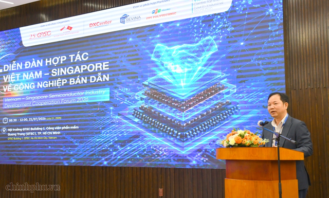 Ông Cao Xuân Thắng, Tham tán Thương mại Việt Nam tại Singapore phát biểu tại diễn đàn - Ảnh: VGP/LA