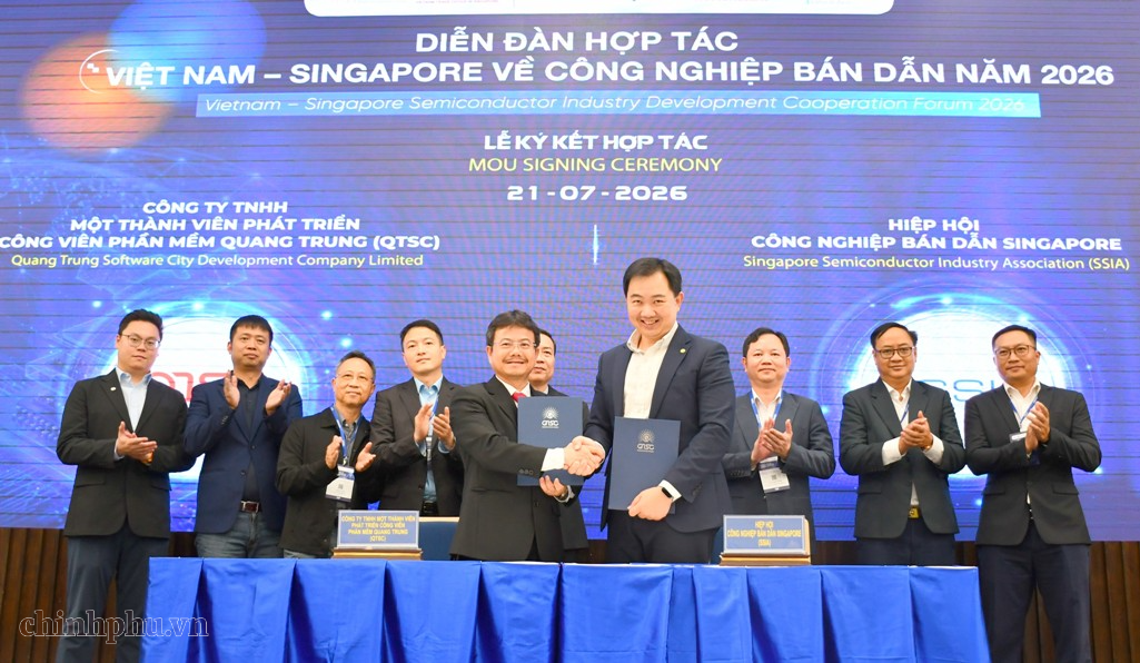 Đẩy mạnh hợp tác Việt Nam - Singapore trong lĩnh vực công nghiệp bán dẫn