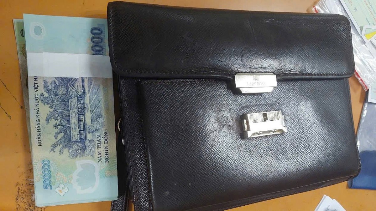 725 triệu đồng bỏ quên ở Nội Bài được trao trả cho hành khách