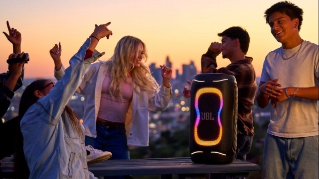 JBL ra mắt bộ đôi loa tiệc thế hệ mới PartyBox 330 và PartyBox 130