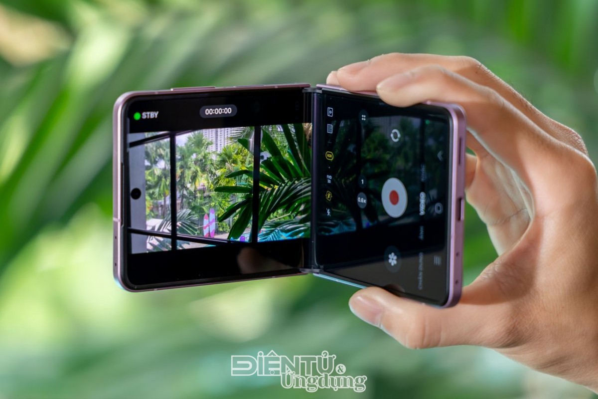 Galaxy Z Flip8: thay đổi ít, trải nghiệm nhiều